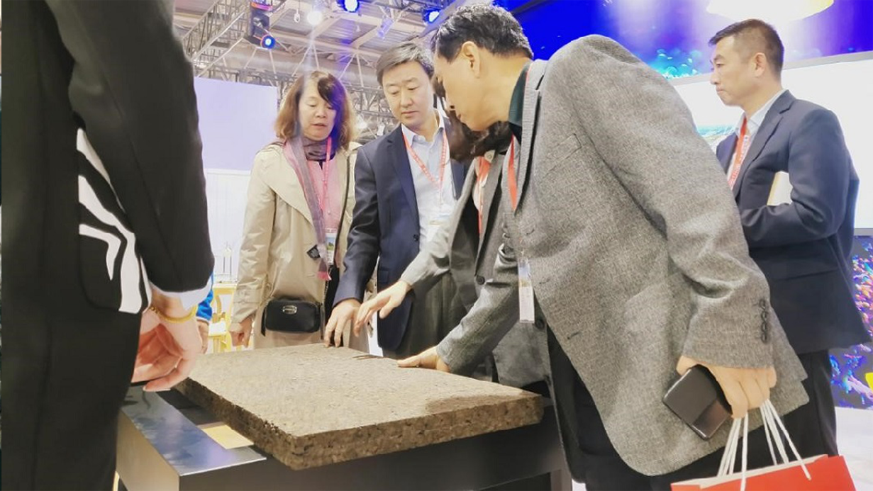 得高住博會吸睛,新型材料大有可為 組 27 得高住博會吸睛,新型材料大有可為 組 27